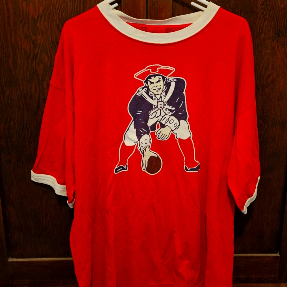 Men's throwback New England Patriots shirt